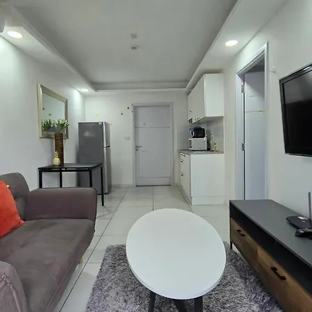 5 Min Walk To Beach Tropical Garden Apartment